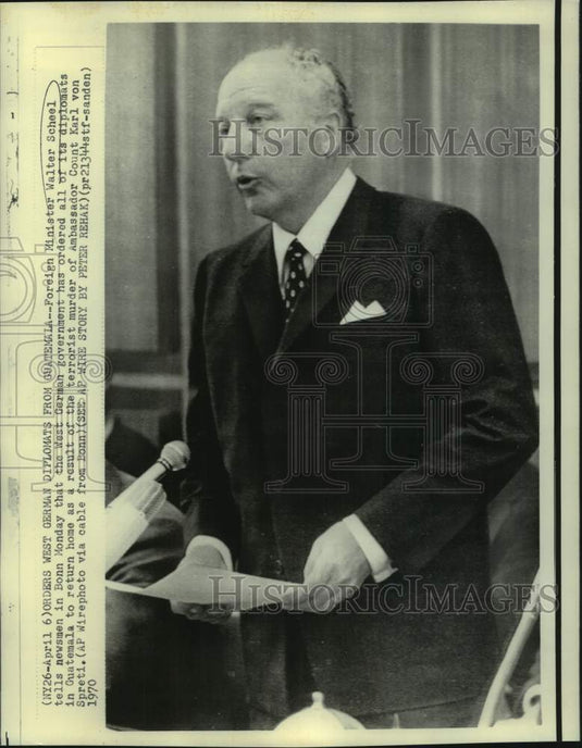 1970 Press Photo West German Foreign Minister Announces Return of Diplomats