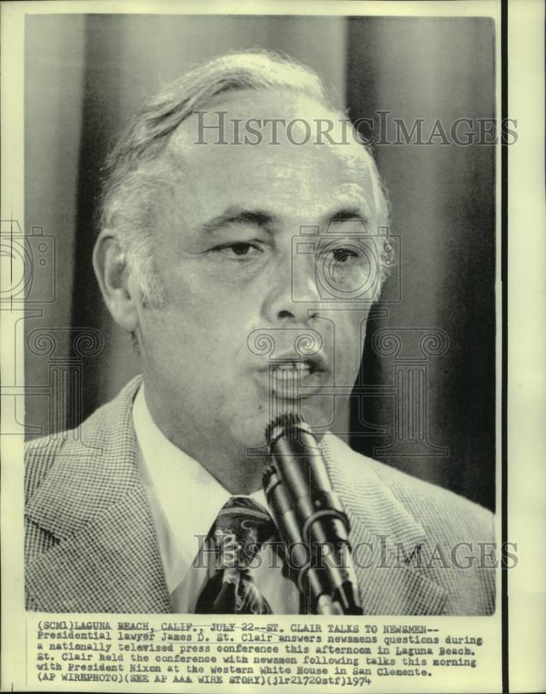 1974 Press Photo Presidential Lawyer James D. Sinclair with Laguna Beach Press