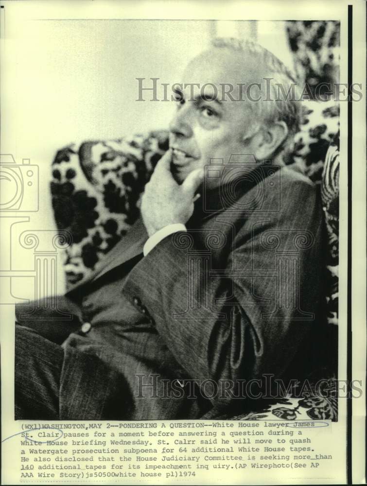 Load image into Gallery viewer, 1974 Press Photo Lawyer James St. Clair at White House Watergate Briefing
