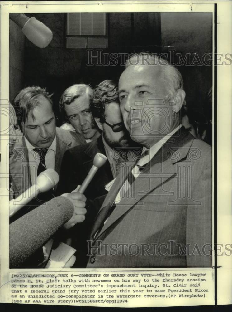 Load image into Gallery viewer, 1974 Press Photo Nixon Lawyer, Press en route to House Impeachment Inquiry
