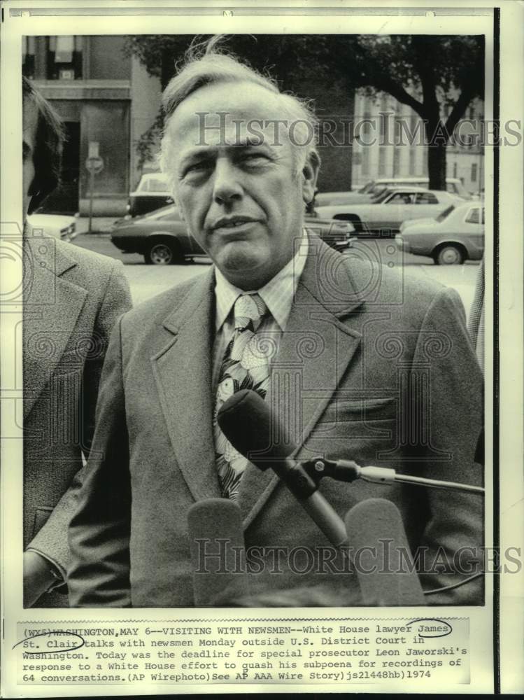 Load image into Gallery viewer, 1974 Press Photo Nixon Watergate Lawyer, Press Outside U.S. District Court
