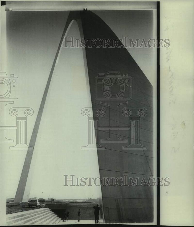 Load image into Gallery viewer, 1967 Press Photo Gateway Arch in St. Louis, Missouri - now40714
