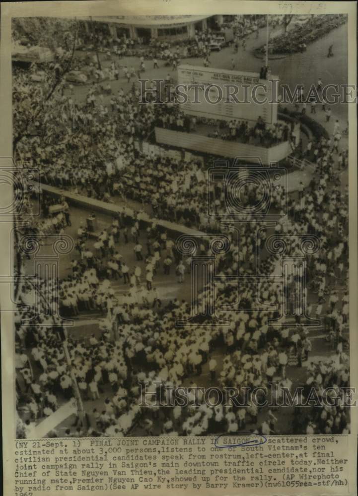 1987 Press Photo Civilian Presidential Candidates Speak in Downtown Saigon