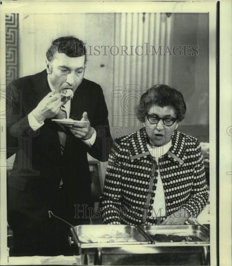 Load image into Gallery viewer, 1972 Press Photo Pennsylvania Senator Tastes Surplus from Agriculture Department
