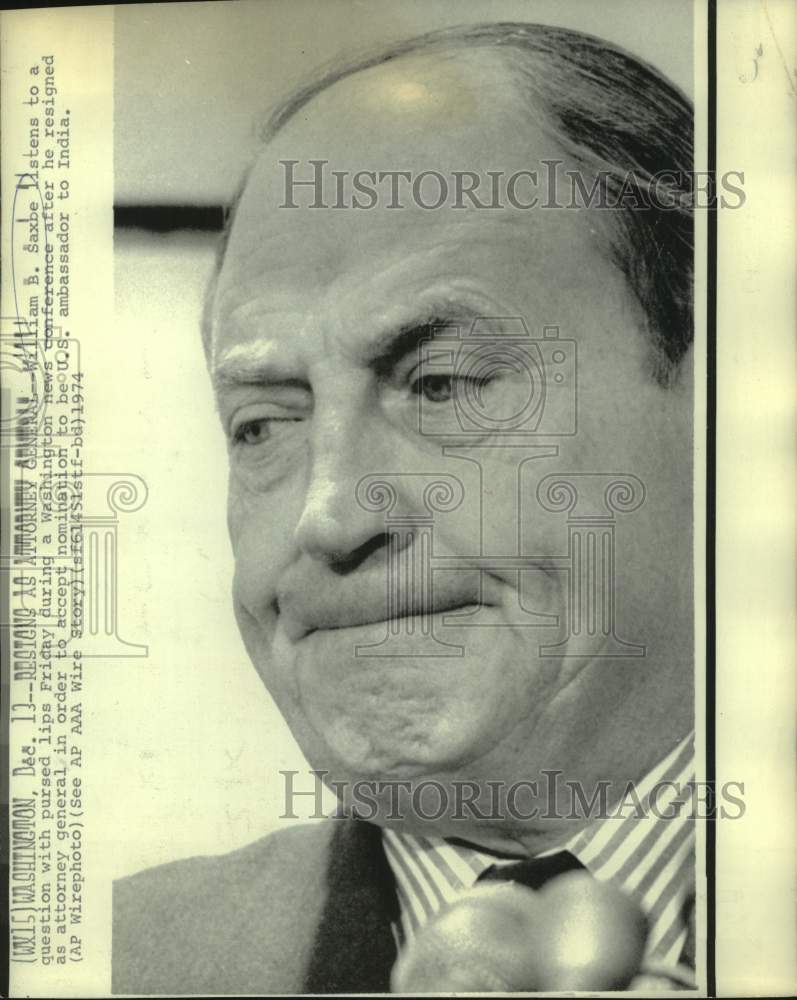 1974 Press Photo Attorney General William B. Saxbe with Press after Resignation