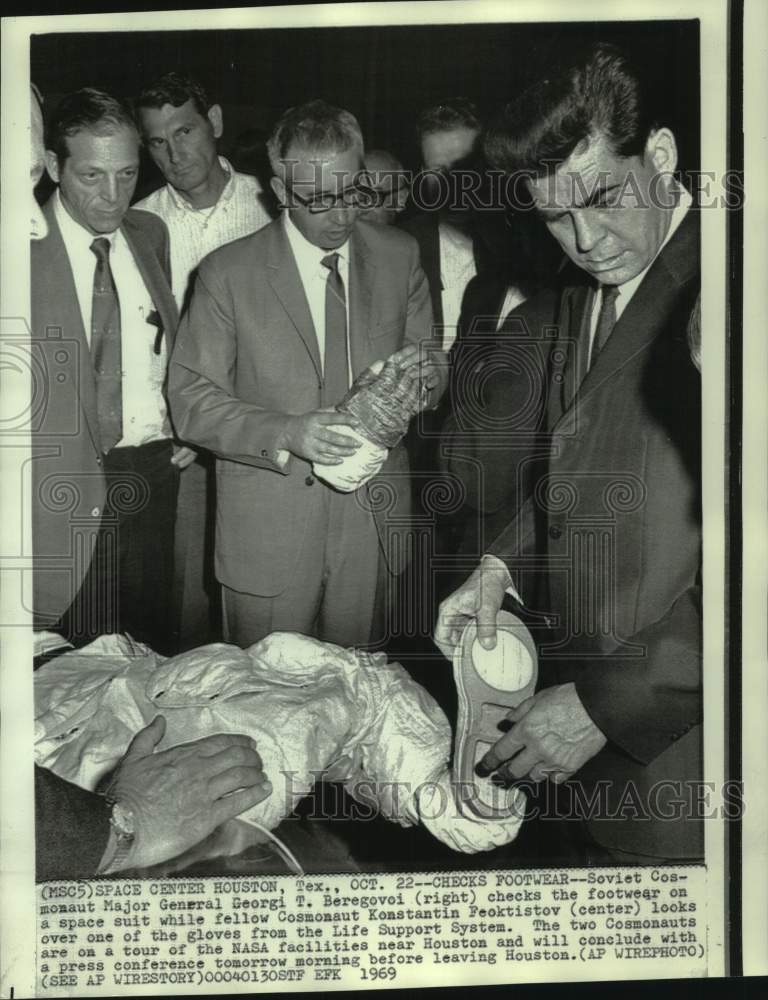 Load image into Gallery viewer, 1969 Press Photo Soviet Cosmonauts Inspect Space Suit at Houston Space Center
