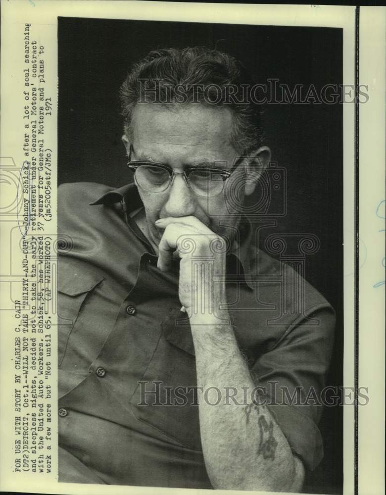 Load image into Gallery viewer, 1971 Press Photo General Motors Employee Johnny Schick Won't Retire Early
