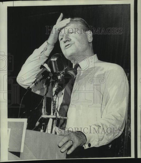 1968 Press Photo New York Governor Nelson A. Rockefeller at the microphone.