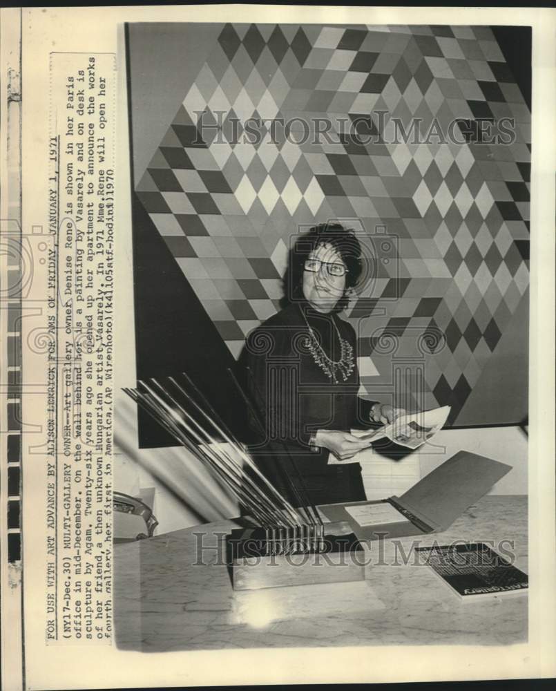 1970 Press Photo Denise Rene, art gallery owner in her Paris office - now43396