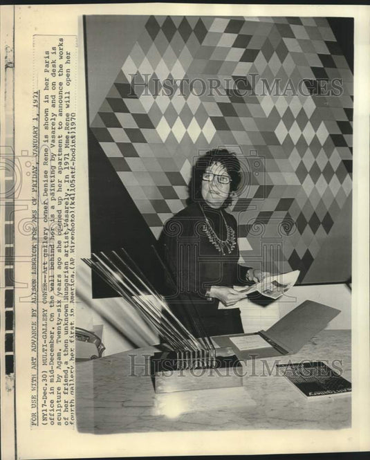 1970 Press Photo Denise Rene, art gallery owner in her Paris office - now43396