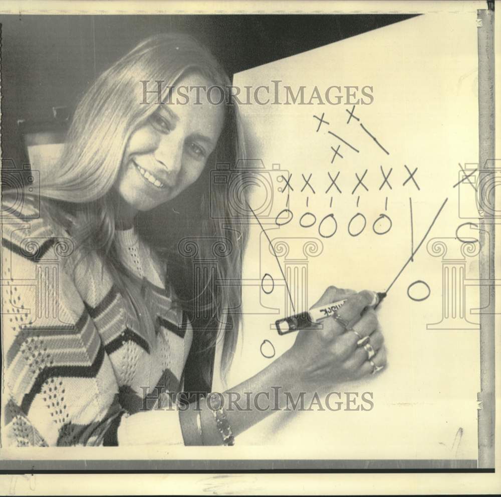 1975 Press Photo Karen Small applies for football coach at Thomas Jefferson High- Historic Images