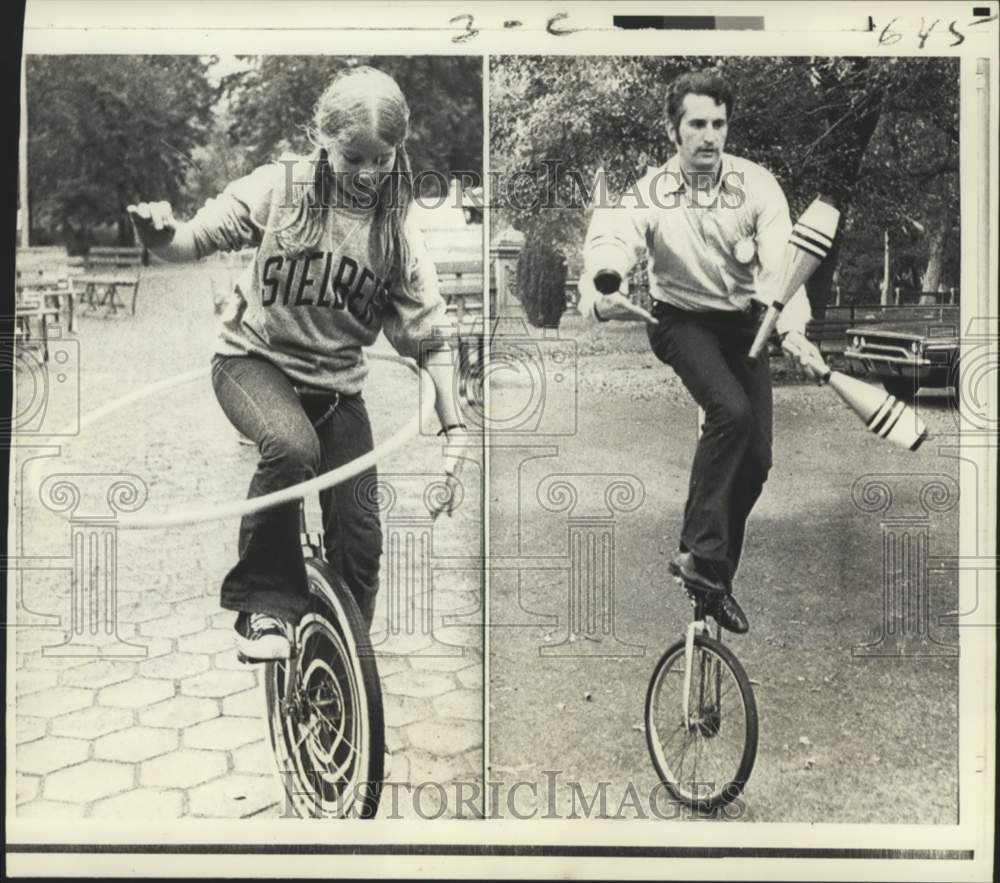 1971 Press Photo Unicyclists Lora West &amp; Jay Green demonstrate their tricks- Historic Images