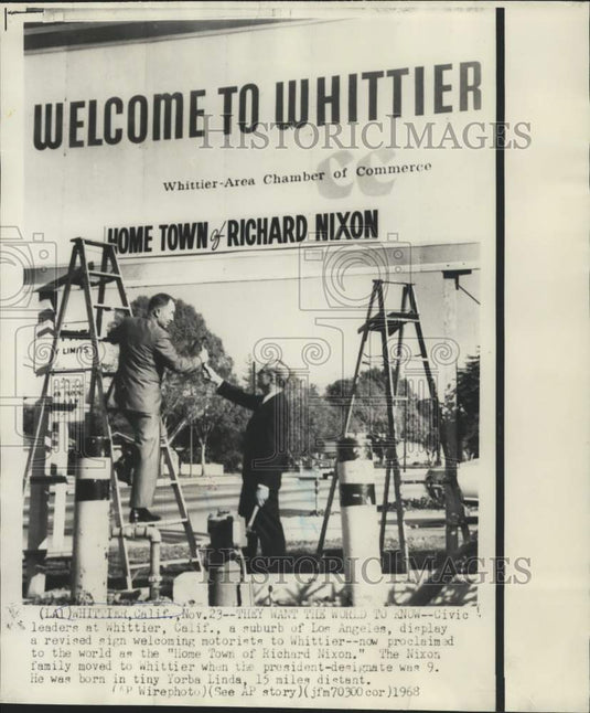 1968 Press Photo Whittier, California civil leaders display new welcome sign
