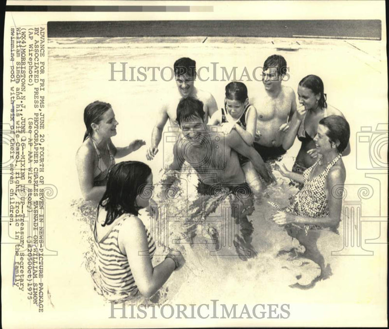 Load image into Gallery viewer, 1975 Press Photo Treasury Secretary William Simon and family enjoy the pool
