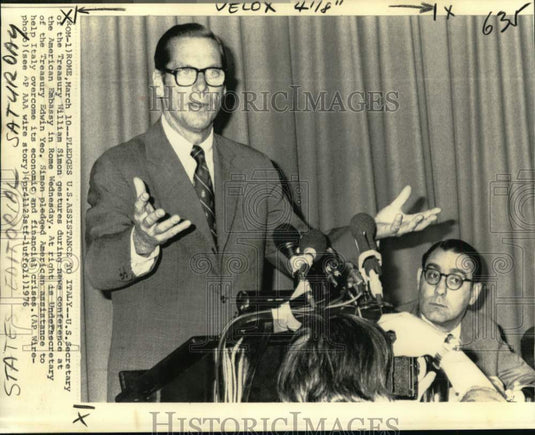 1976 Press Photo William Simon, US Treasury Sec. at the American Embassy in Rome