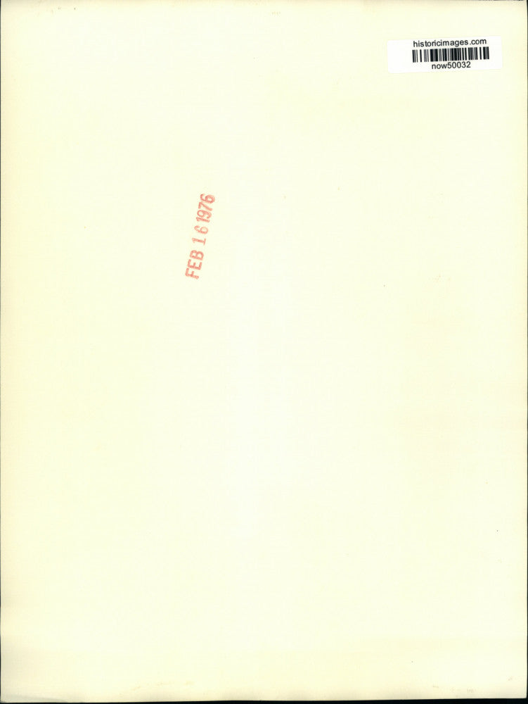 1976 Press Photo Diane Apfelbaun displays antique St. Valentines collection