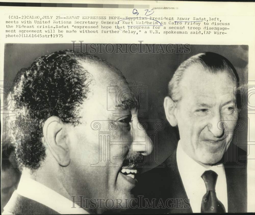 1975 Press Photo Kurt Waldheim, UN Sec. Gen., with Egypt's Pres. Sadat in Cairo