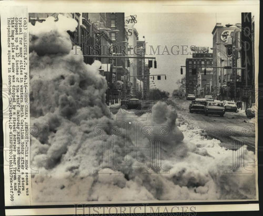 1969 Press Photo Snow scene in Charlotte after storm hit western North Carolina
