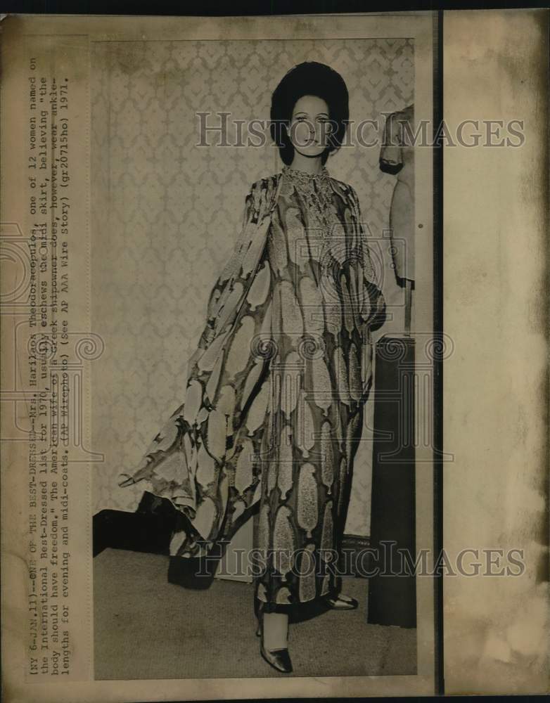 Load image into Gallery viewer, 1971 Press Photo "Best Dressed" Mrs. Harilaos Theodoracopulos in Midi Gown
