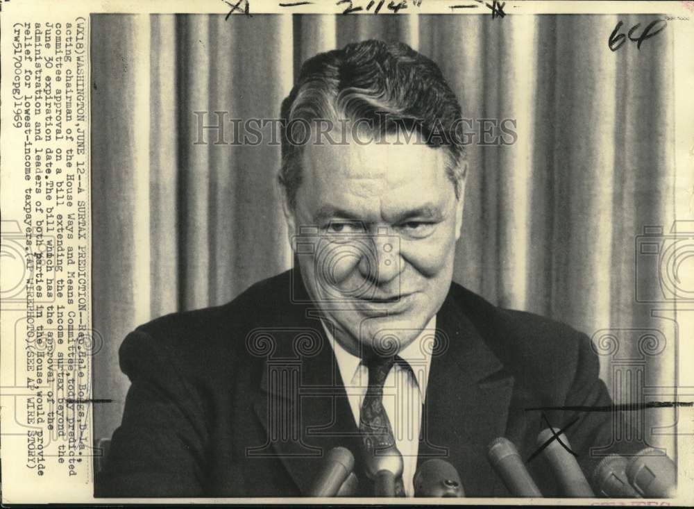 1969 Press Photo Representative Hale Boggs talking to press in Washington.- Historic Images