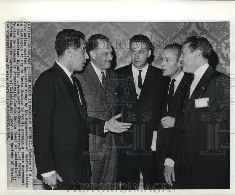 Load image into Gallery viewer, 1965 Press Photo Members 5-nation mission in Washington to fly to Santo Domingo.

