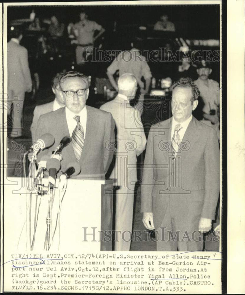 Load image into Gallery viewer, 1974 Press Photo Henry Kissinger makes statement at Ben-Gurion Airport, Tel-Aviv
