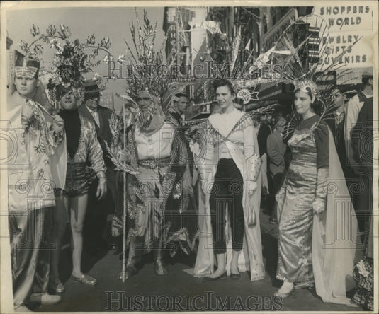 Press Photo Mardis Gras Carnival male and female carnival maskers - nox00032