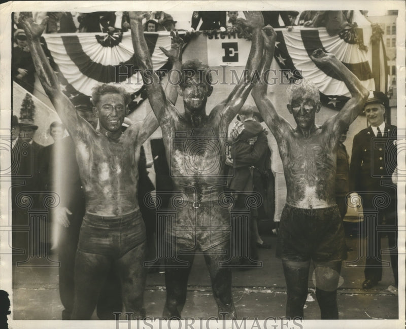 Load image into Gallery viewer, 1946 Press Photo Mardi Gras Carnival, Three male maskers - nox00033
