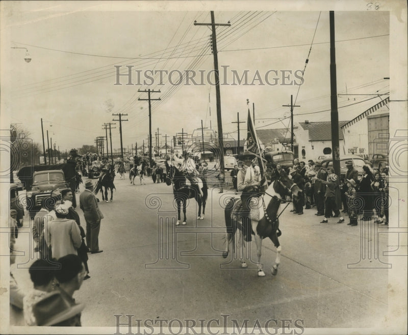 Load image into Gallery viewer, 1951 Press Photo Mardi Gras Carnival, Arabi Carnival and Social Club parade
