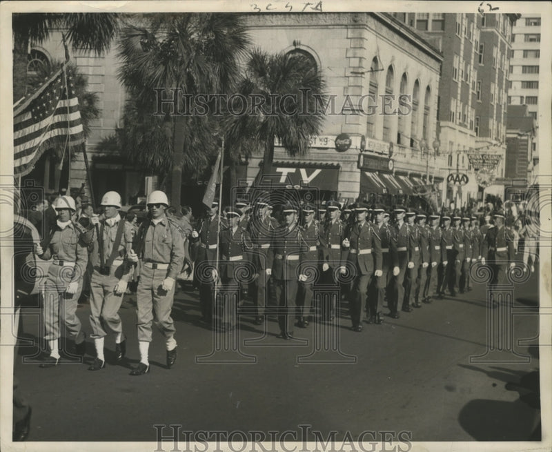 Load image into Gallery viewer, 1953 Press Photo Mardi Gras Carnival. University of Florida Air Force ROTC
