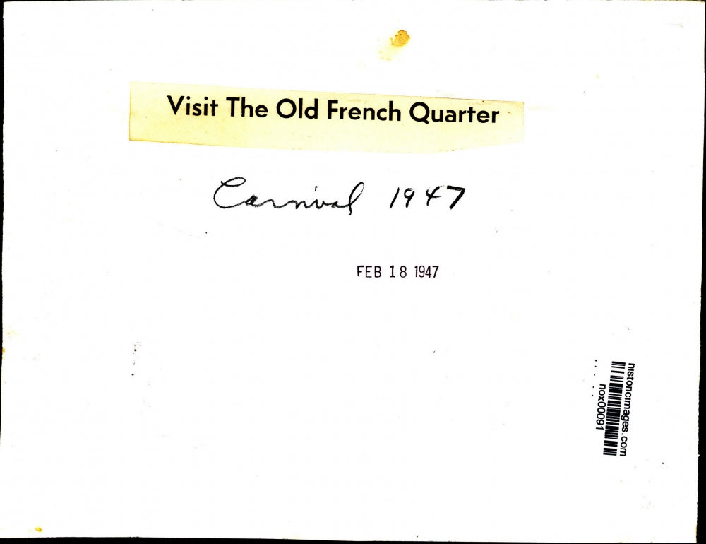 1947 Press Photo Mardi Gras Carnival, people board bus to Visit French Quarter