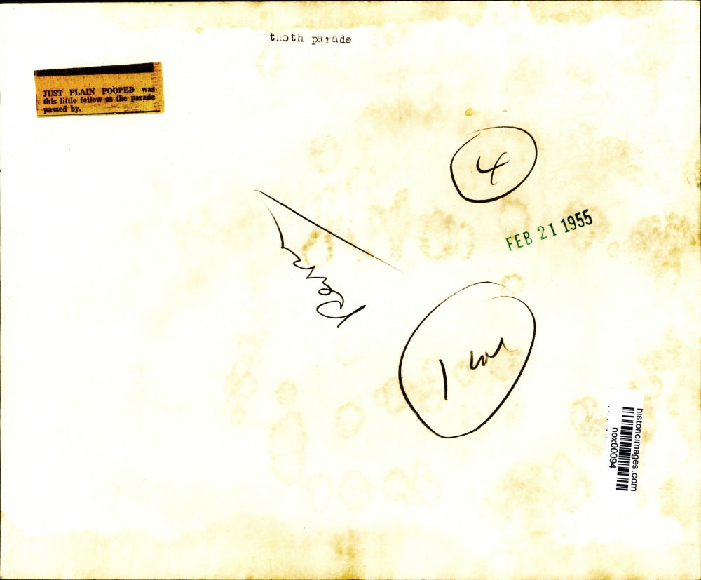 1955 Press Photo Mardi Gras Carnival, little fellow sleeps during parade