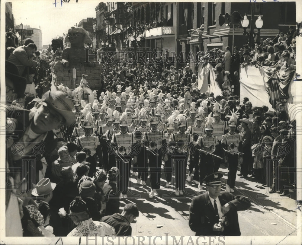 1967 Press Photo New Orleans, Mardi Gras, Carnival- Marching Bands at Carnival- Historic Images