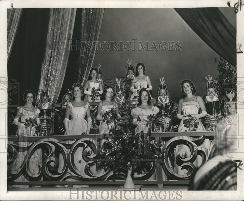 Load image into Gallery viewer, 1962 Press Photo Twelfth Night Revelers Ball's Seven Court Maids- Mardi Gras
