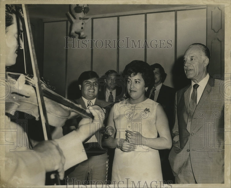 Load image into Gallery viewer, 1971 Press Photo Consul of Mexico Abraham Aguilar &amp; Elva Liees in New Orleans
