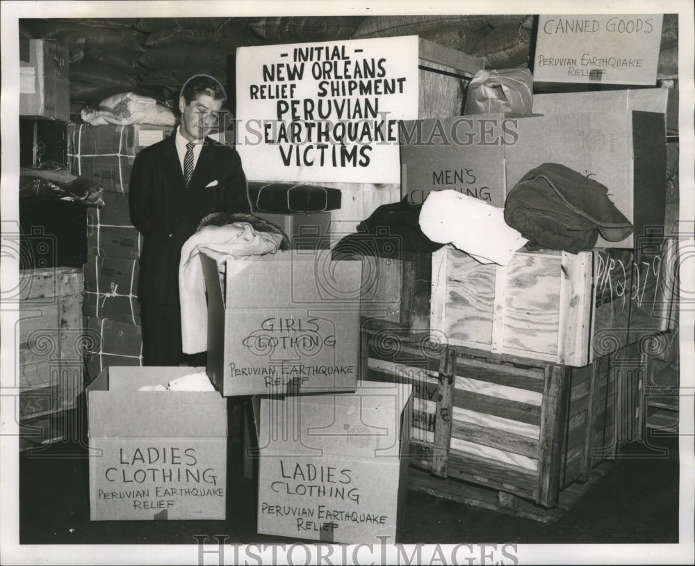 1970 Press Photo Jose Adrianzen, Peruvian Consul General, looks over donations