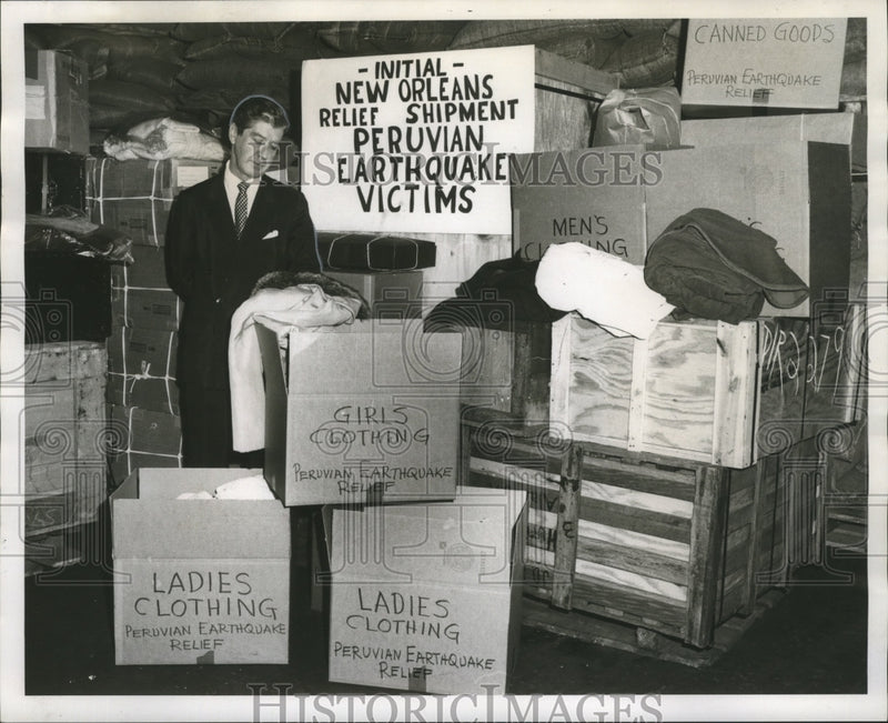 Load image into Gallery viewer, 1970 Press Photo Jose Adrianzen, Peruvian Consul General, looks over donations
