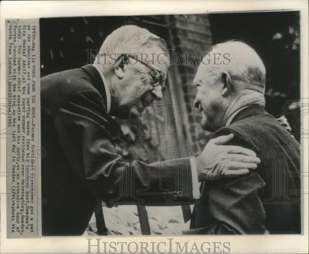 1962 Press Photo Former President Eisenhower gets a pat from King Gustaf Adolf- Historic Images