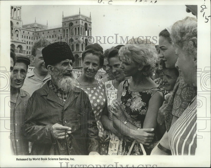 Load image into Gallery viewer, 1967 Press Photo Azerbaidzhanian Shirali Muslimov with admirers in Baku, USSR
