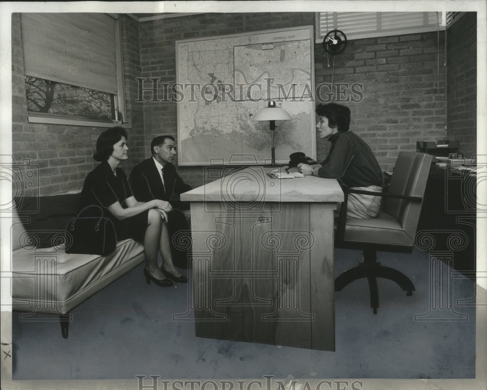 1966 Press Photo Adoptions-Miss Sally Matlock meets in her office with a couple