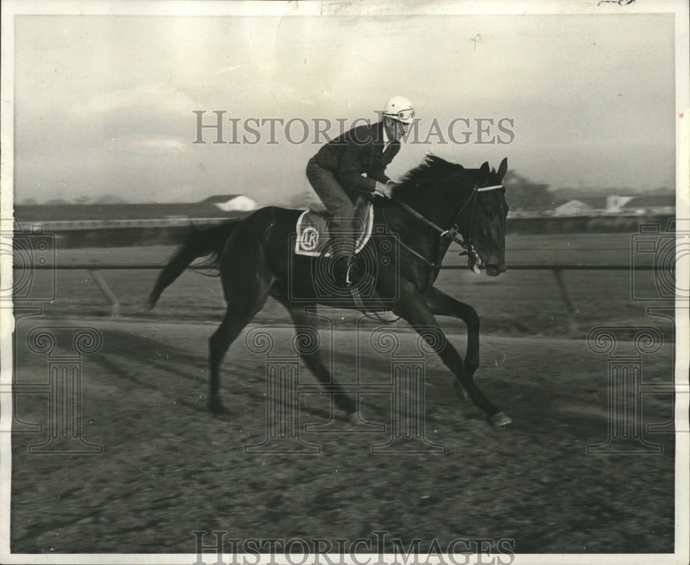 1970 Press Photo Joey Bob with exercise boy Gene Johns up working out- Historic Images