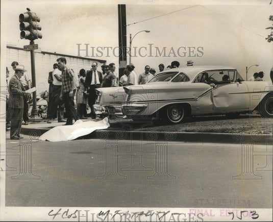 1967 Press Photo Scene of pedestrian fatality at Napolean Ave. and S. Claiborne