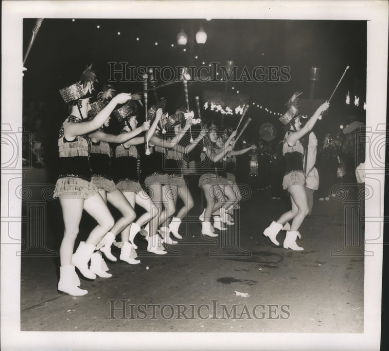 Load image into Gallery viewer, 1956 Press Photo Mardi Gras Carnival Parade and marching band - nox00582
