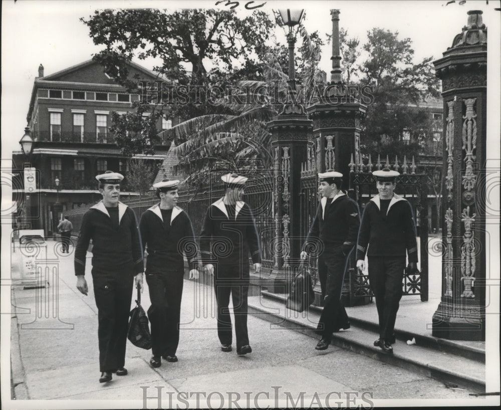 1967 Press Photo French Cruiser Crewman On Tour Of French Quarter, New Orleans