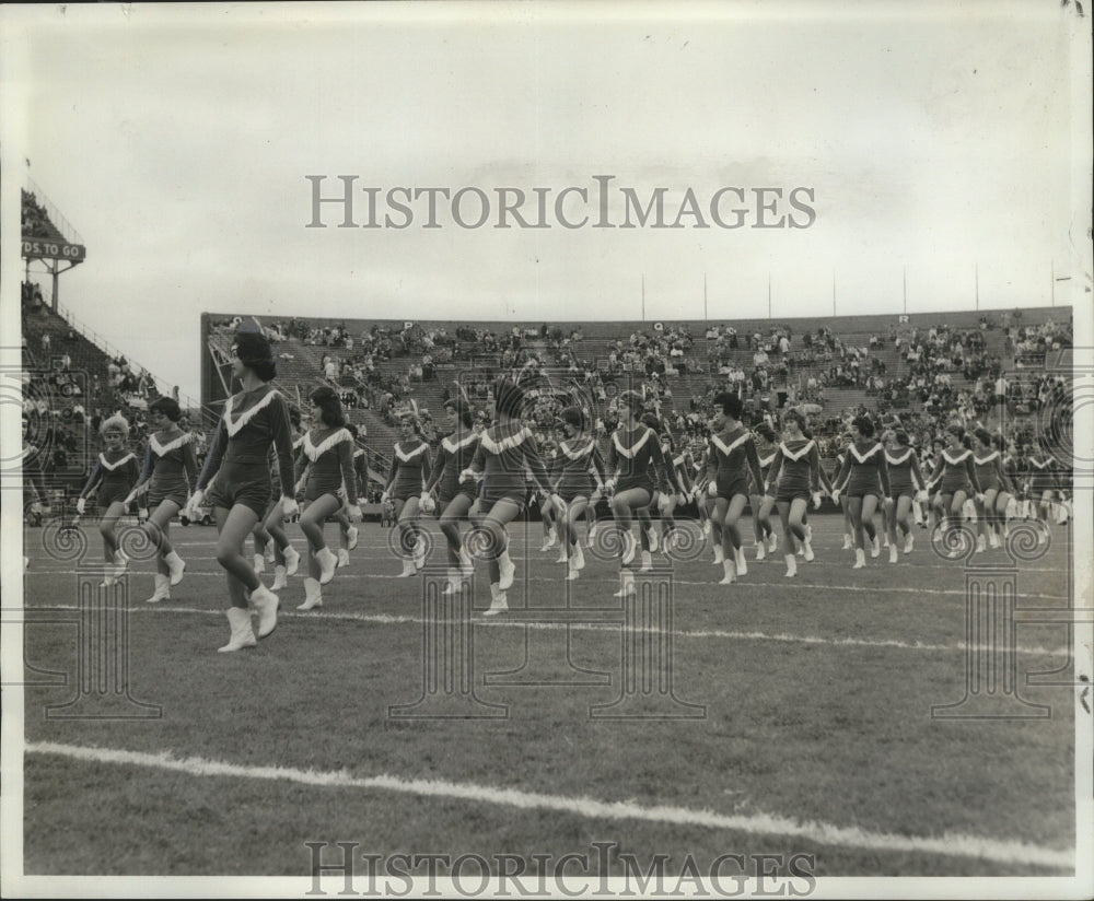 1962 Press Photo East Jefferson High Schoolers perform in States&#39; Bowl