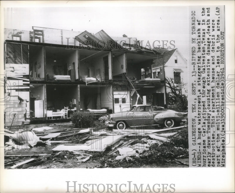 Load image into Gallery viewer, 1961 Press Photo Hurricane Carla damage in Galveston, Texas - nox00722
