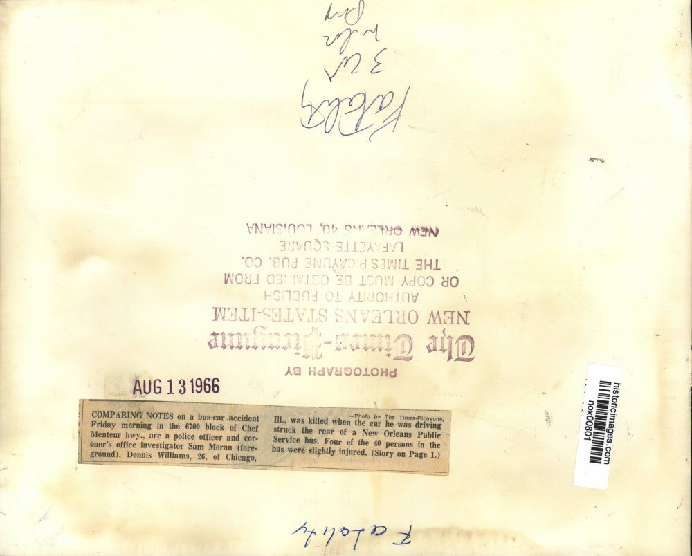 1966 Press Photo Investigator Sam Moran at the scene of fatal bus-car accident