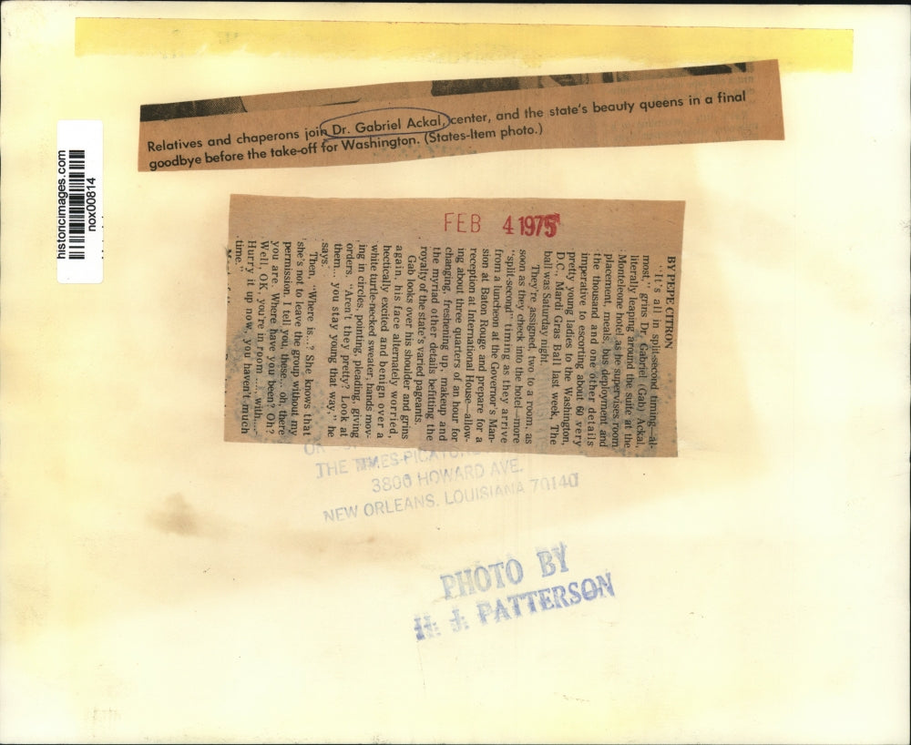 1975 Press Photo Dr. Gabriel Ackal & state beauty queens leaving for Washington