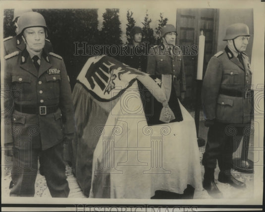 1967 Press Photo Officers of the Federal Border Guard flank the bier of Adenauer