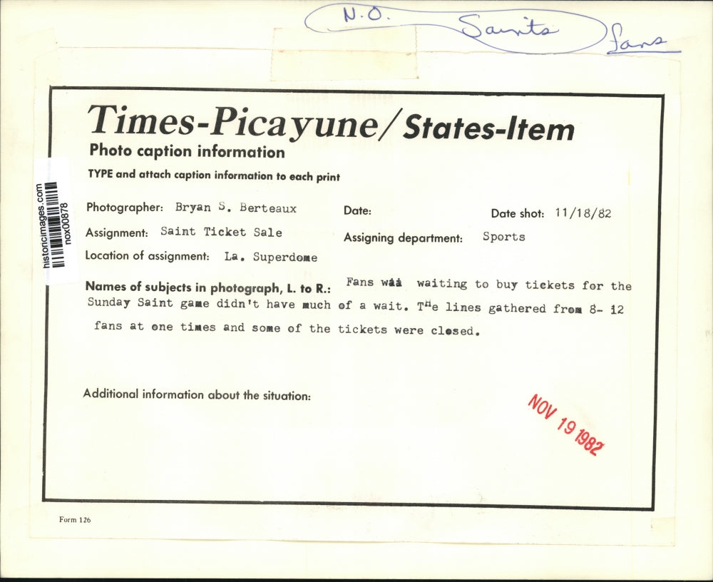 1982 Press Photo Fans wait to buy tickets for the Saints game - nox00878